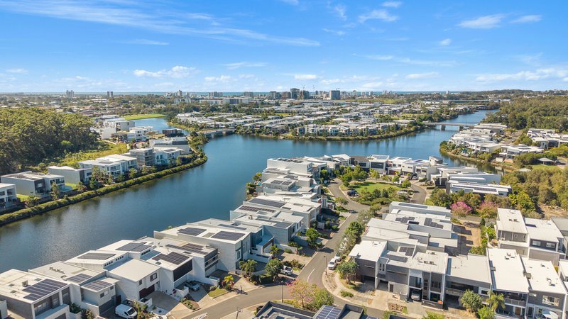 Photo - 2 Osborne Circuit, Maroochydore QLD 4558 - Image 1