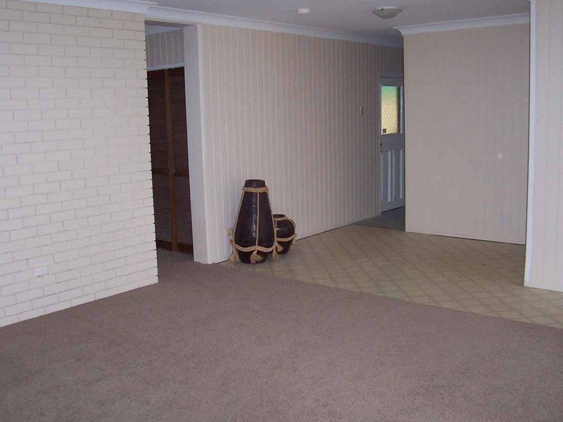 Photo - 2 Osborne Court, Loganholme QLD 4129 - Image 4