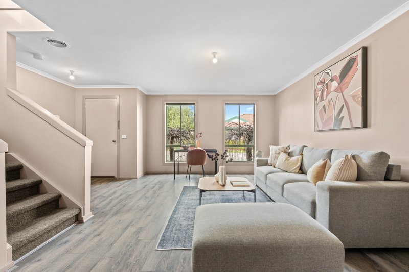 Photo - 2 Pace Circuit, South Morang VIC 3752 - Image 6