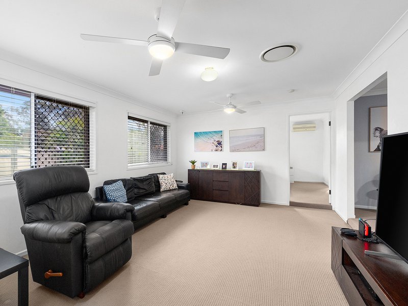 Photo - 2 Paira Place, Carseldine QLD 4034 - Image 4