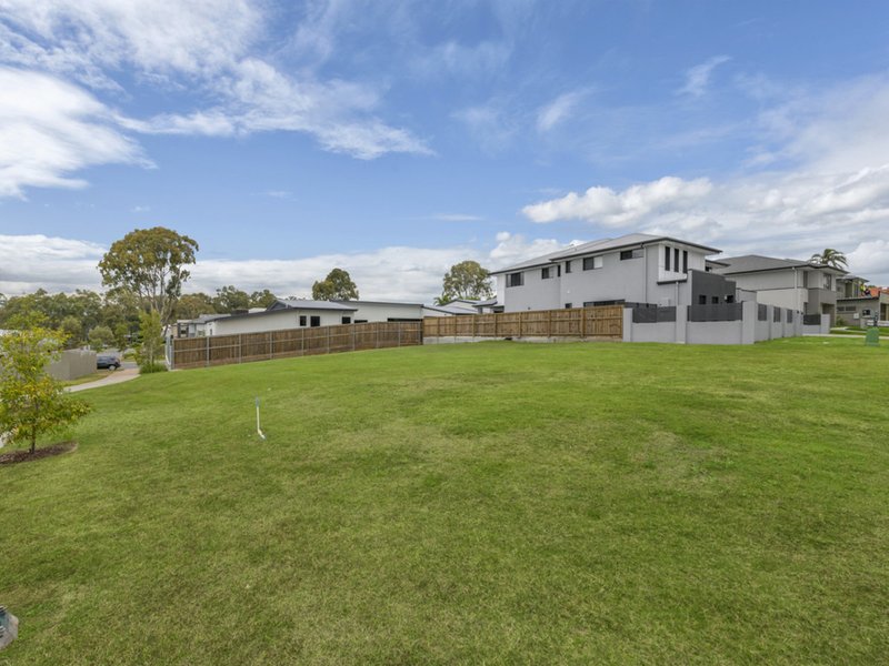 Photo - 2 Palatial Court, Bridgeman Downs QLD 4035 - Image 3