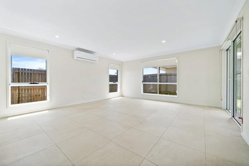 Photo - 2 Palmeri Street, Logan Reserve QLD 4133 - Image 4