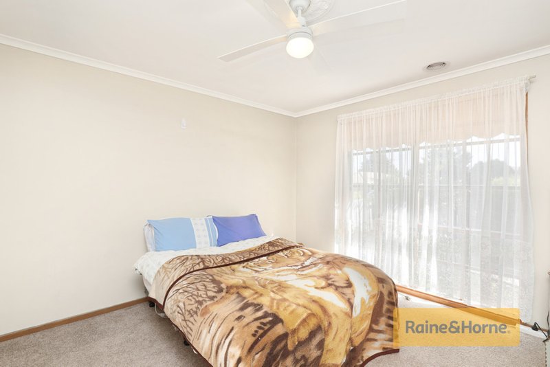 Photo - 2 Pamela Court, Melton West VIC 3337 - Image 9