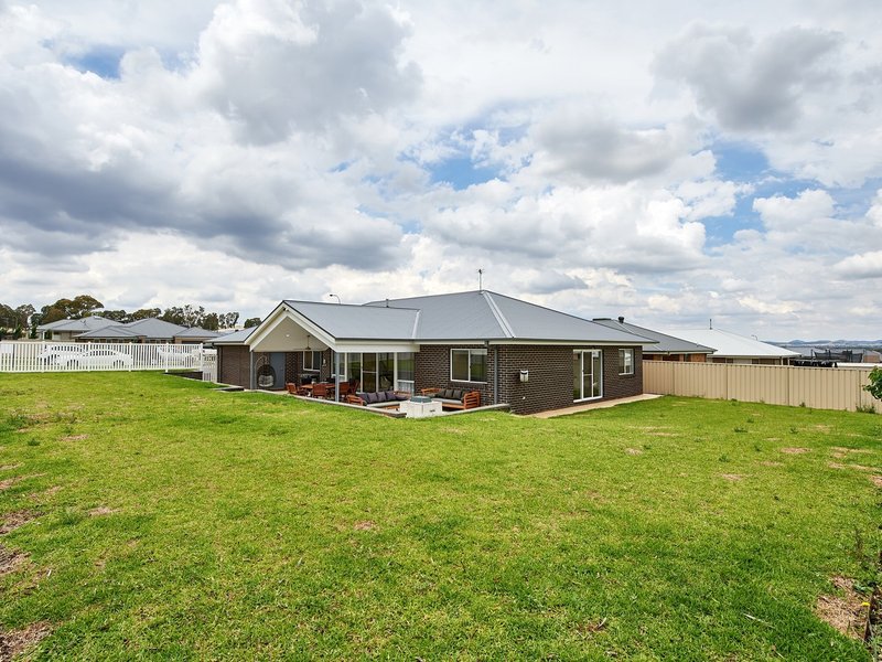 Photo - 2 Paradise Drive, Gobbagombalin NSW 2650 - Image 9