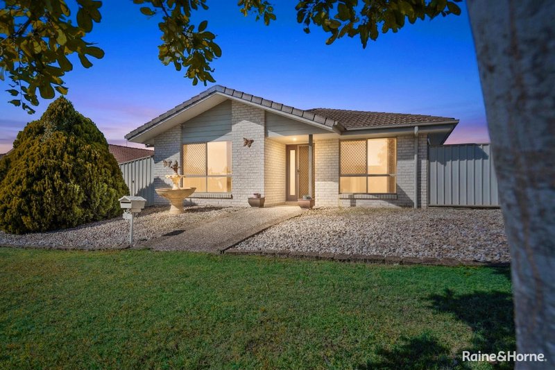 Photo - 2 Parame Court, Nikenbah QLD 4655 - Image 1