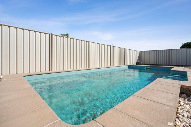 Photo - 2 Parame Court, Nikenbah QLD 4655 - Image 6