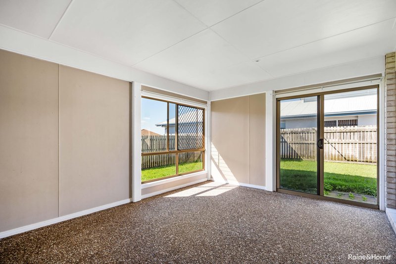 Photo - 2 Parame Court, Nikenbah QLD 4655 - Image 11