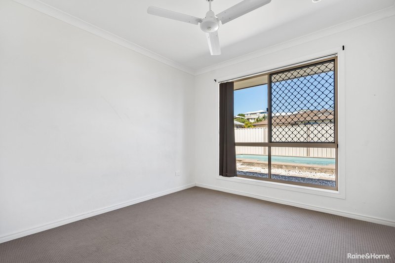 Photo - 2 Parame Court, Nikenbah QLD 4655 - Image 16