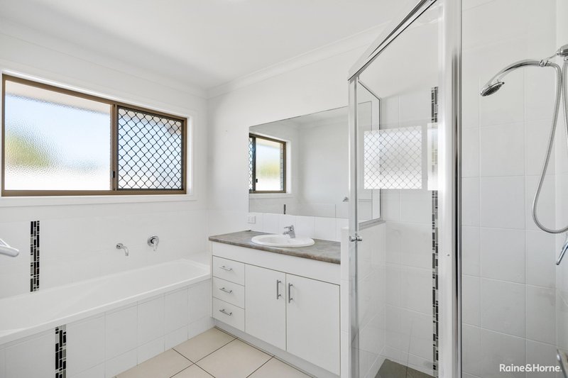 Photo - 2 Parame Court, Nikenbah QLD 4655 - Image 17