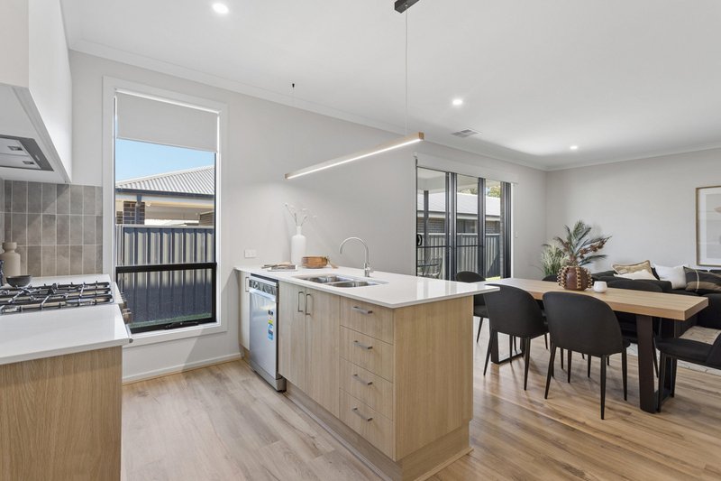 Photo - 2 Parcoola Avenue, Hope Valley SA 5090 - Image 8