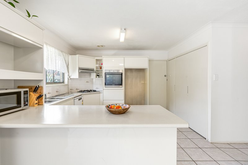 Photo - 2 Park Avenue, Broadbeach Waters QLD 4218 - Image 7