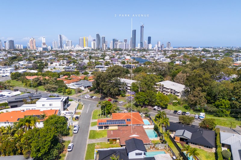 Photo - 2 Park Avenue, Broadbeach Waters QLD 4218 - Image 17