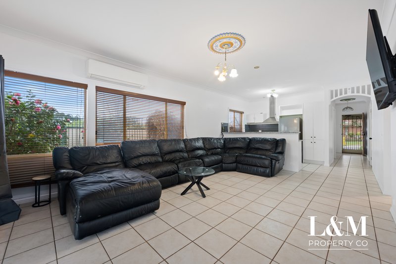 Photo - 2 Park Lane, Craigieburn VIC 3064 - Image 10