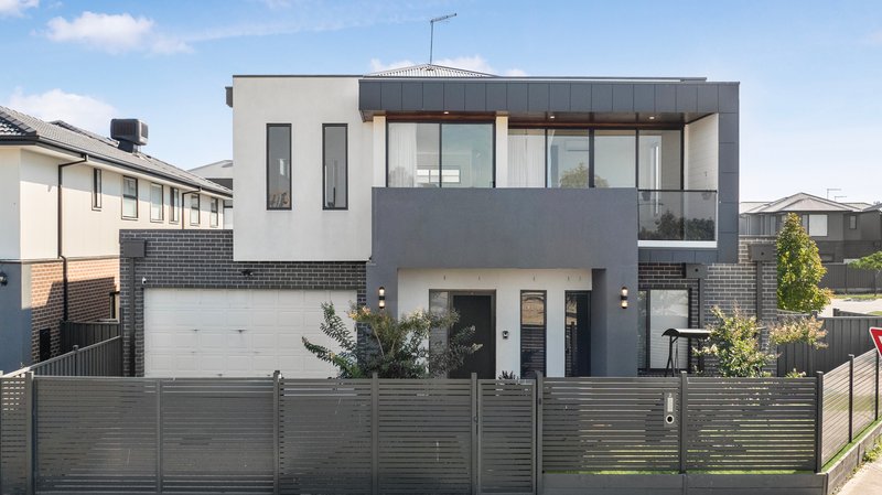 2 Parkfront Crescent, Roxburgh Park VIC 3064