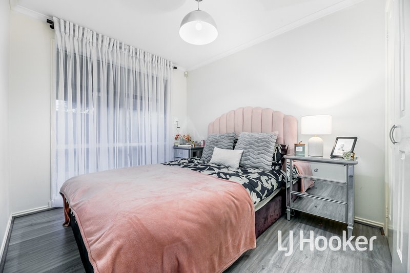 Photo - 2 Parkside Mews, Cranbourne West VIC 3977 - Image 10