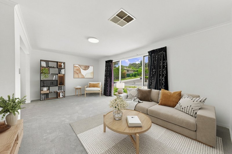 Photo - 2 Parr Place, Monash ACT 2904 - Image 3