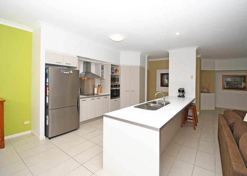 Photo - 2 Parraweena Court, Point Vernon QLD 4655 - Image 4