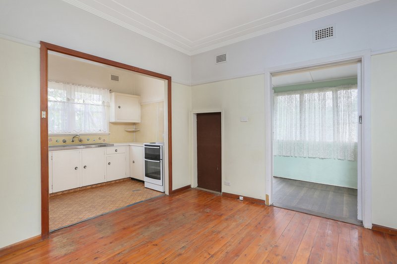 Photo - 2 Parry Street, Pendle Hill NSW 2145 - Image 4