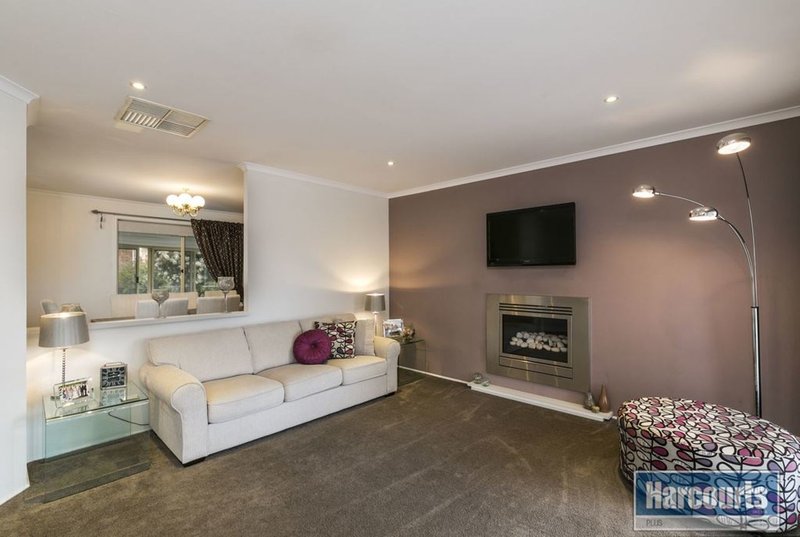 Photo - 2 Parsee Court, Hallett Cove SA 5158 - Image 5