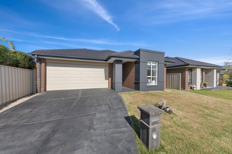 Photo - 2 Pashanger Court, Pakenham VIC 3810 - Image 2