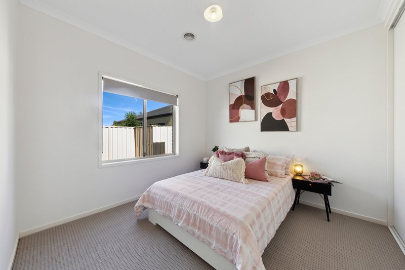 Photo - 2 Pashanger Court, Pakenham VIC 3810 - Image 14