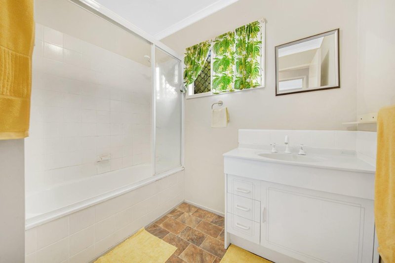 Photo - 2 Pashley Street, Clinton QLD 4680 - Image 6