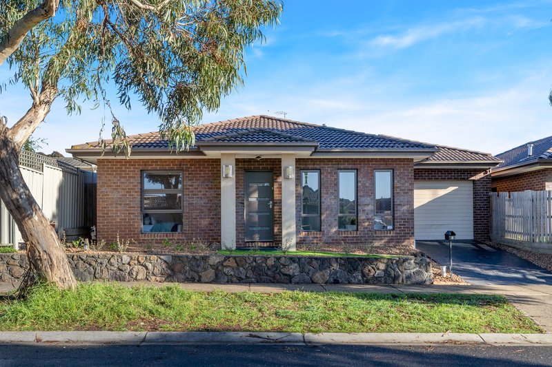 Photo - 2 Pearl Drive, Craigieburn VIC 3064 - Image 1