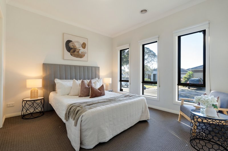 Photo - 2 Pearl Drive, Craigieburn VIC 3064 - Image 2