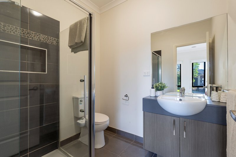 Photo - 2 Pearl Drive, Craigieburn VIC 3064 - Image 3