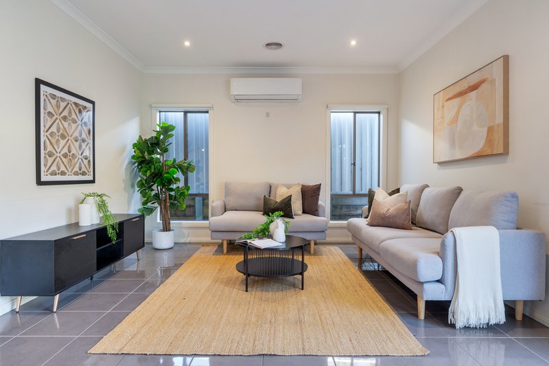 Photo - 2 Pearl Drive, Craigieburn VIC 3064 - Image 8