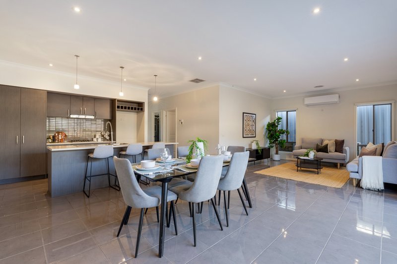 Photo - 2 Pearl Drive, Craigieburn VIC 3064 - Image 11