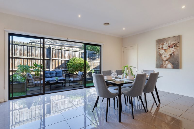 Photo - 2 Pearl Drive, Craigieburn VIC 3064 - Image 12