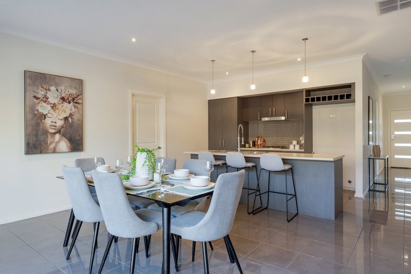 Photo - 2 Pearl Drive, Craigieburn VIC 3064 - Image 13