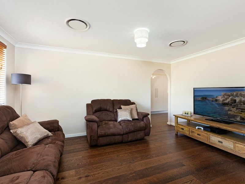 Photo - 2 Pebworth Place, South Penrith NSW 2750 - Image 3