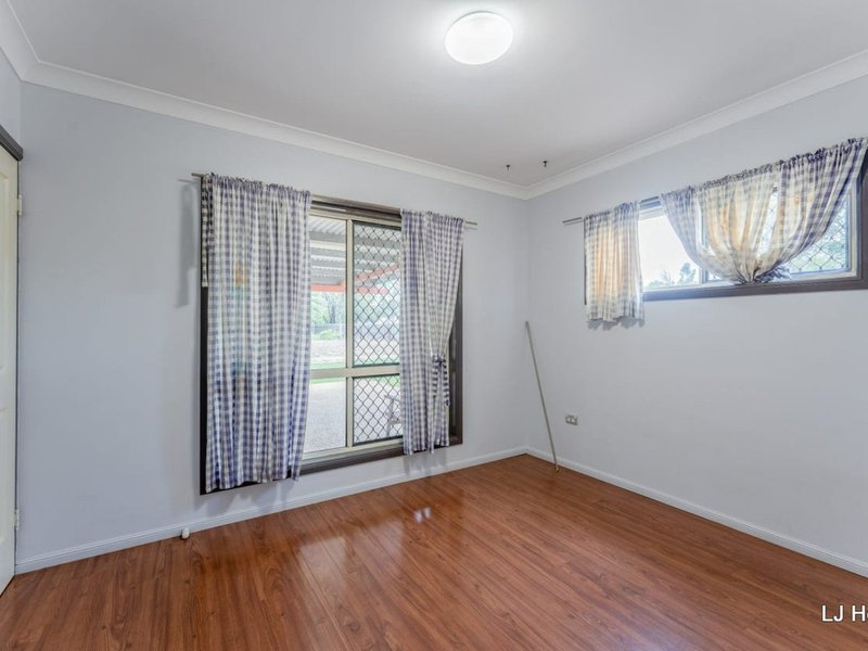 Photo - 2 Peppertree Lane, Emerald QLD 4720 - Image 11