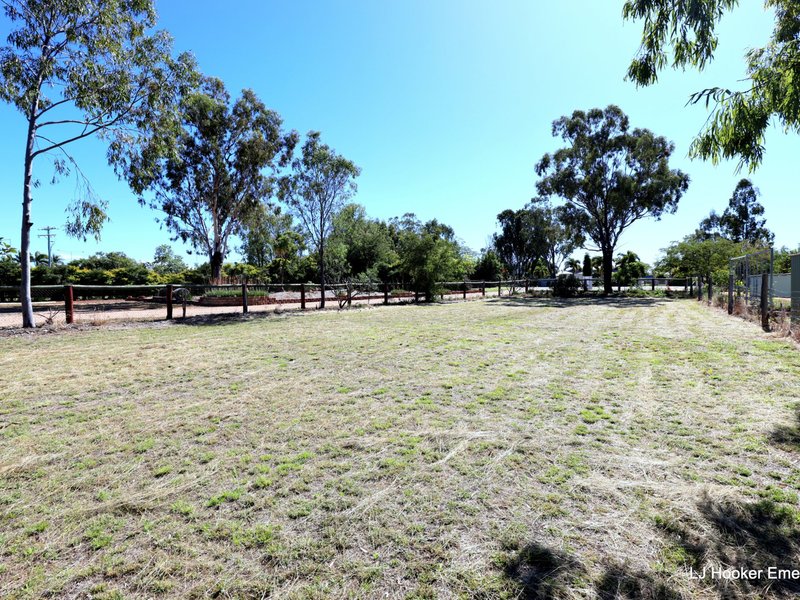 Photo - 2 Peppertree Lane, Emerald QLD 4720 - Image 15