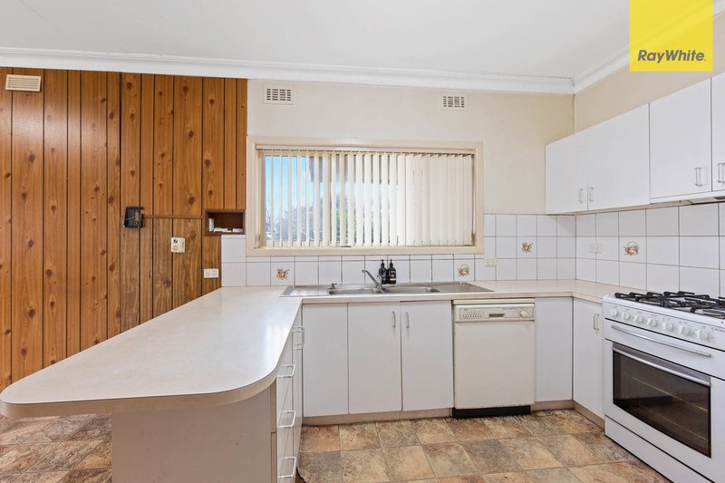 Photo - 2 Perry Street, St Albans VIC 3021 - Image 4