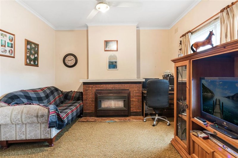 Photo - 2 Pine Avenue, North Shore VIC 3214 - Image 3