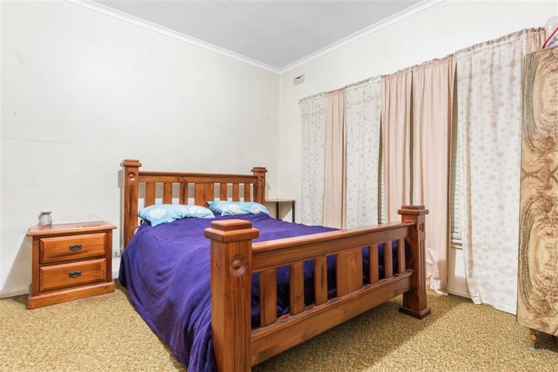 Photo - 2 Pine Avenue, North Shore VIC 3214 - Image 4