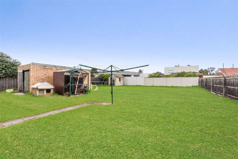 Photo - 2 Pine Avenue, North Shore VIC 3214 - Image 6