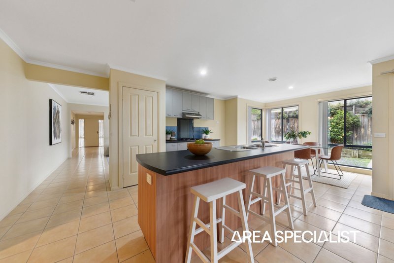 Photo - 2 Pioneers Crescent, Pakenham VIC 3810 - Image 4