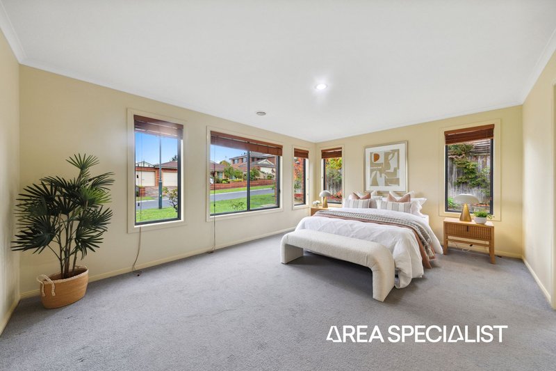 Photo - 2 Pioneers Crescent, Pakenham VIC 3810 - Image 5