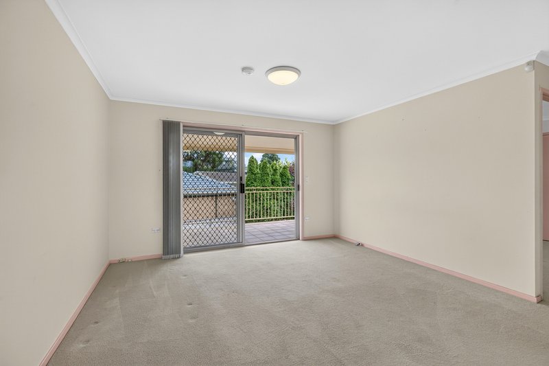 Photo - 2 Plume Close, Macquarie Fields NSW 2564 - Image 11