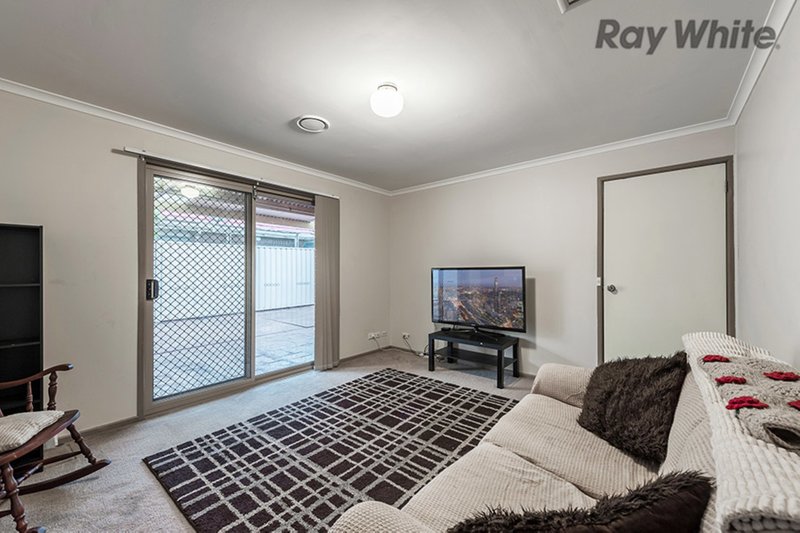 Photo - 2 Poa Court, Delahey VIC 3037 - Image 6