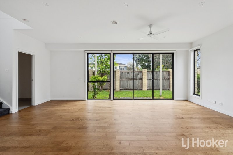 Photo - 2 Poa Court, Keysborough VIC 3173 - Image 2