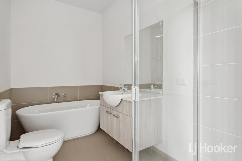 Photo - 2 Poa Court, Keysborough VIC 3173 - Image 8