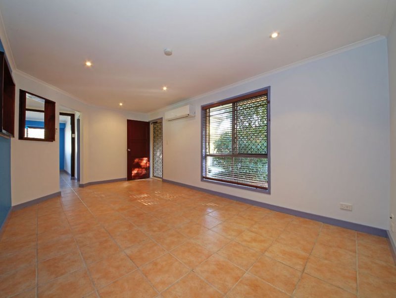 Photo - 2 Poinciana Court, Kallangur QLD 4503 - Image 3