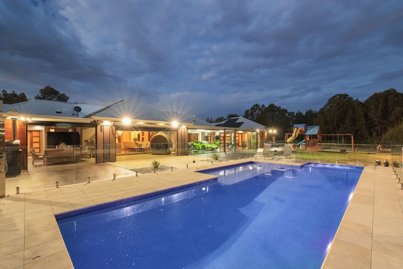 Photo - 2 Portrush Crescent, Luddenham NSW 2745 - Image 22