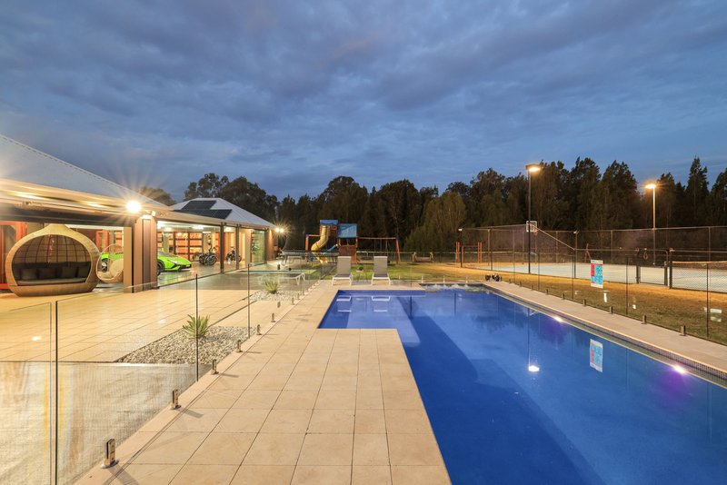 Photo - 2 Portrush Crescent, Luddenham NSW 2745 - Image 24