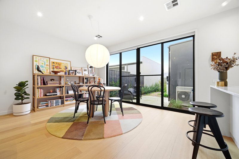 Photo - 2 Postman Walk, Clyde North VIC 3978 - Image 4